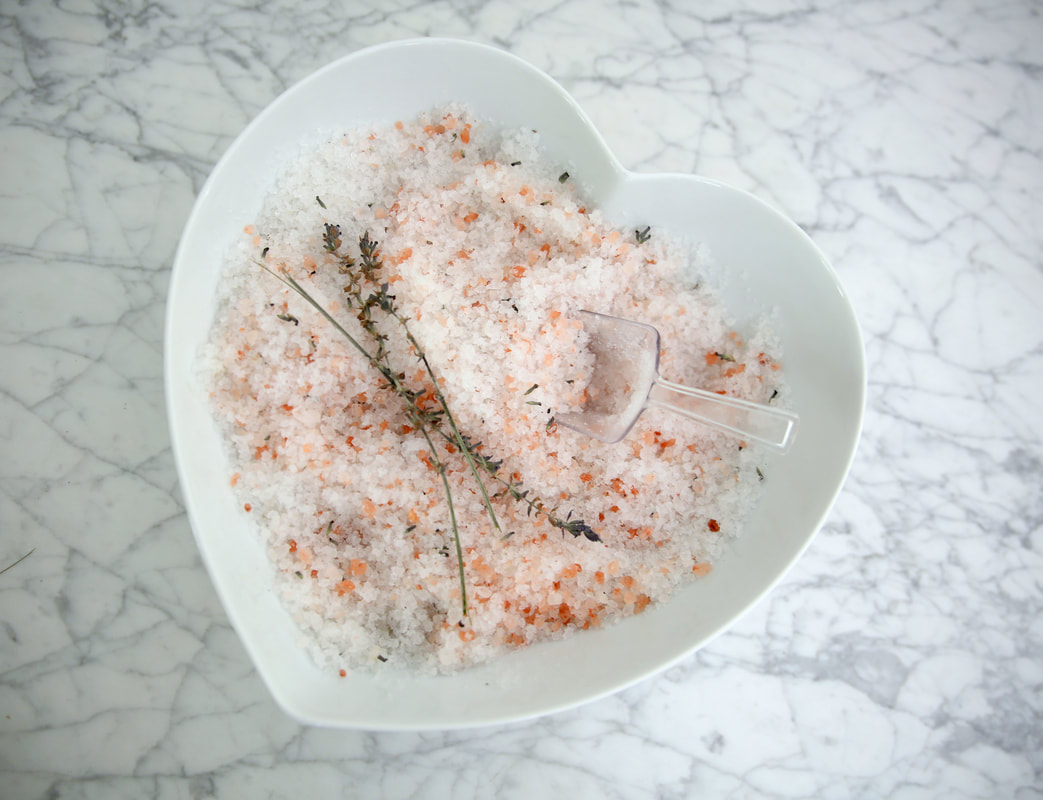 Make your own lavender and rose bath salts by The Belle Blog 