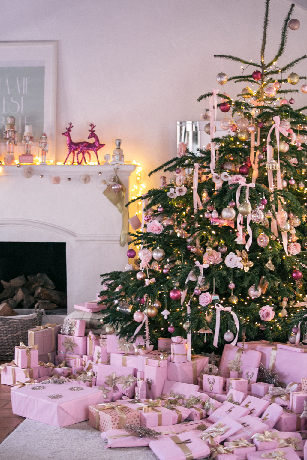 How to decorate your bedroom for Christmas! by The Belle Blog