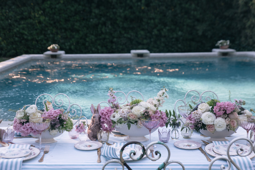 Easter stripes by the pool by The Belle Blog. A beautiful Easter tablescape