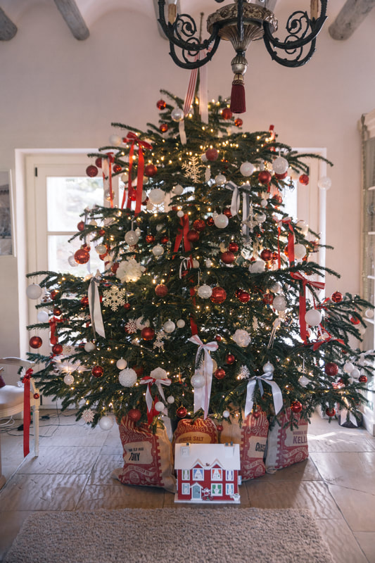 10 practical tips for the perfect Christmas tree by The Belle Blog 