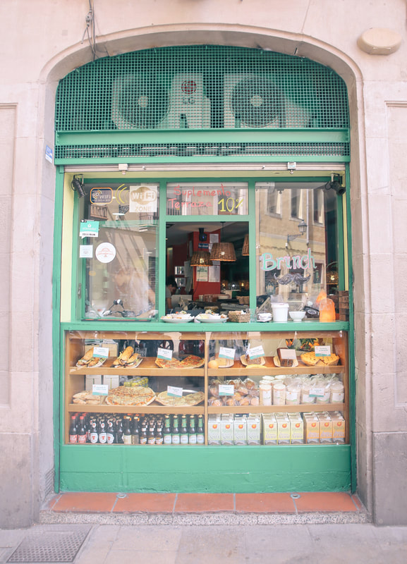 Cafe con leche and beautiful buildings in Barcelona by The Belle Blog 